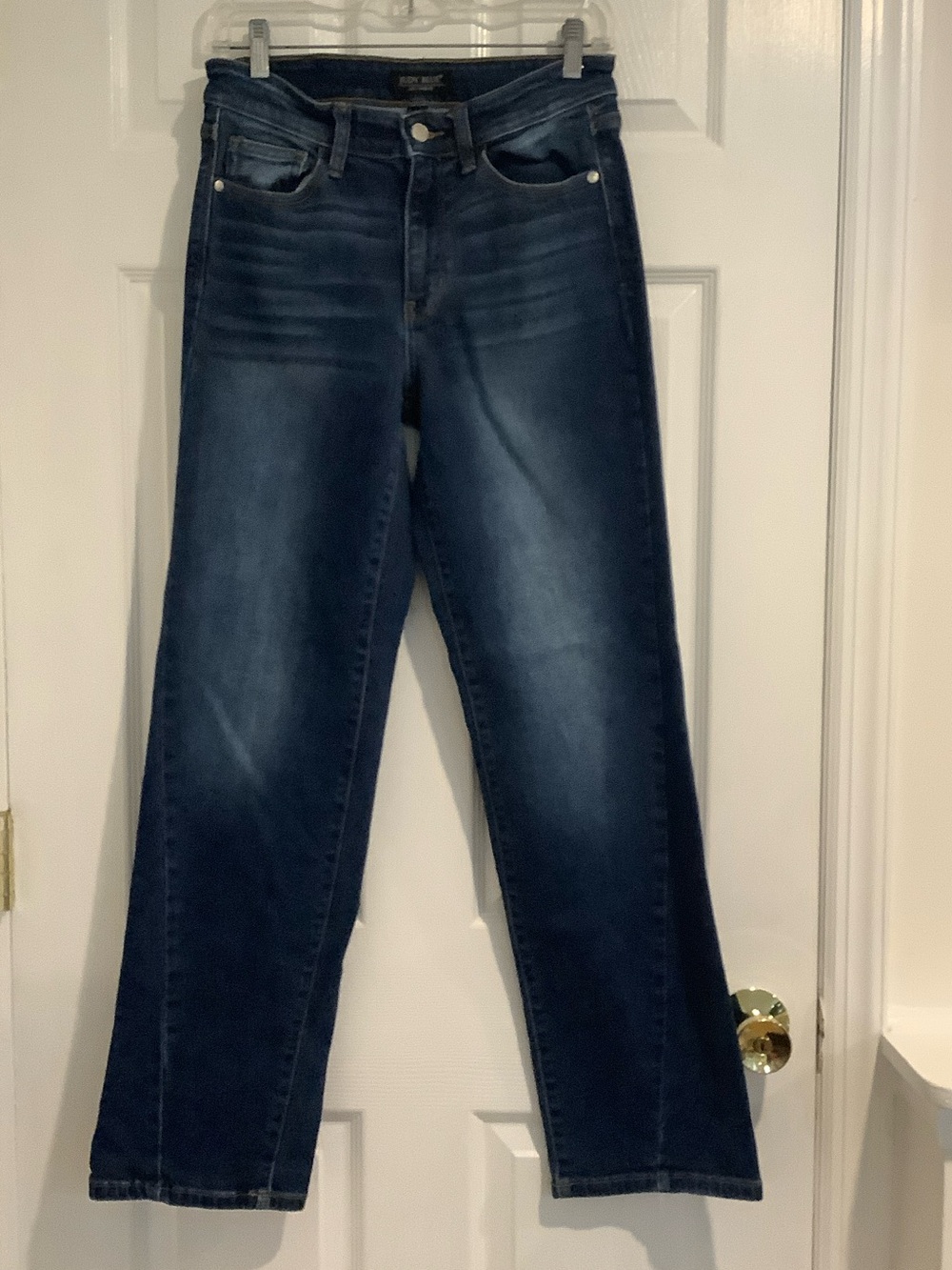 JUDY BLUE Women’s Straight Fit Medium Wash Mid Rise Whiskered Stretch Jeans 29